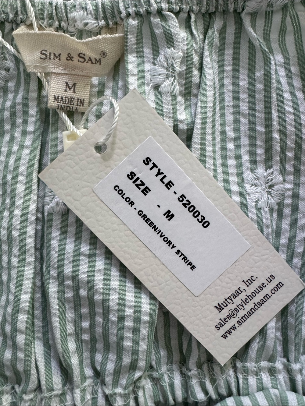 🆕 Light Green and White Striped Seersucker Maxi Dress w/embroidered Flowers - Picture 8 of 12